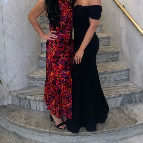 Lulu Black off the shoulder dress size Medium - Picture 5 of 7